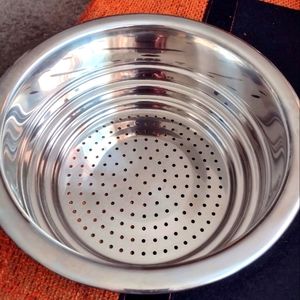 Le Creuset steamer insert